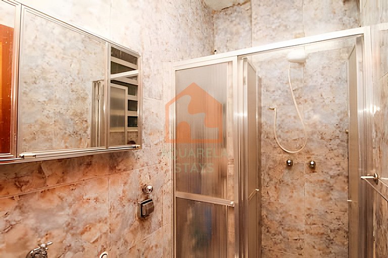 Apartamento econômico na praia de Copacabana