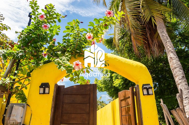 Yellow House in Icaraí de Amontada