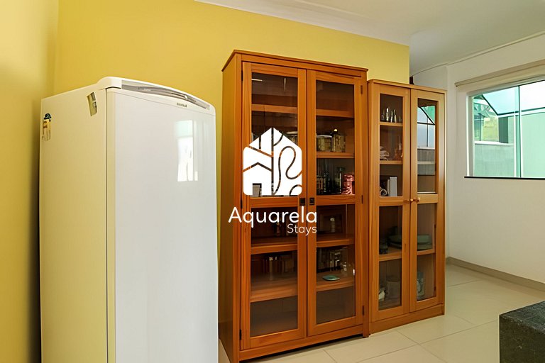 Casa moderna c/ piscina, área de lazer e coworking