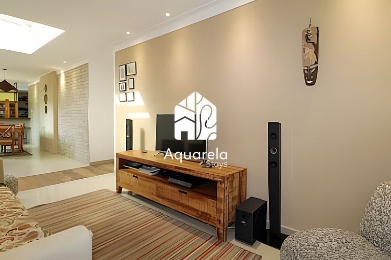 Casa moderna c/ piscina, área de lazer e coworking